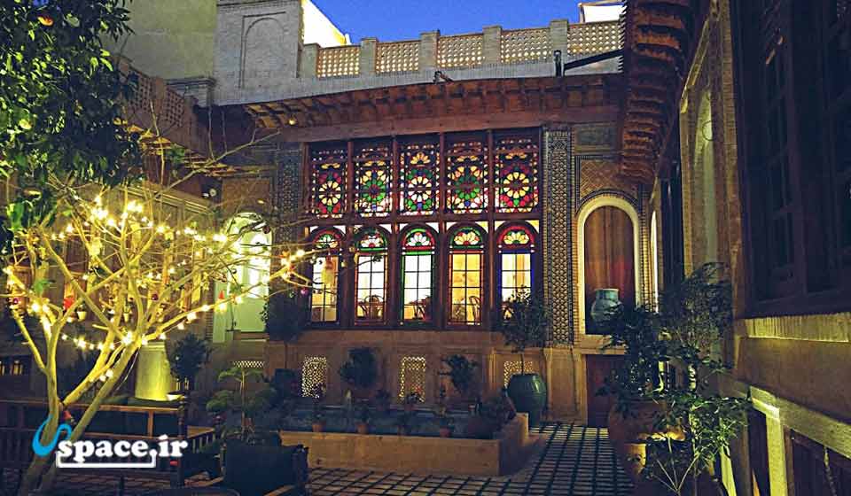 محوطه هتل سنتی عمارت فیل - شیراز
