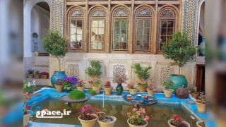 محوطه هتل سنتی عمارت فیل - شیراز